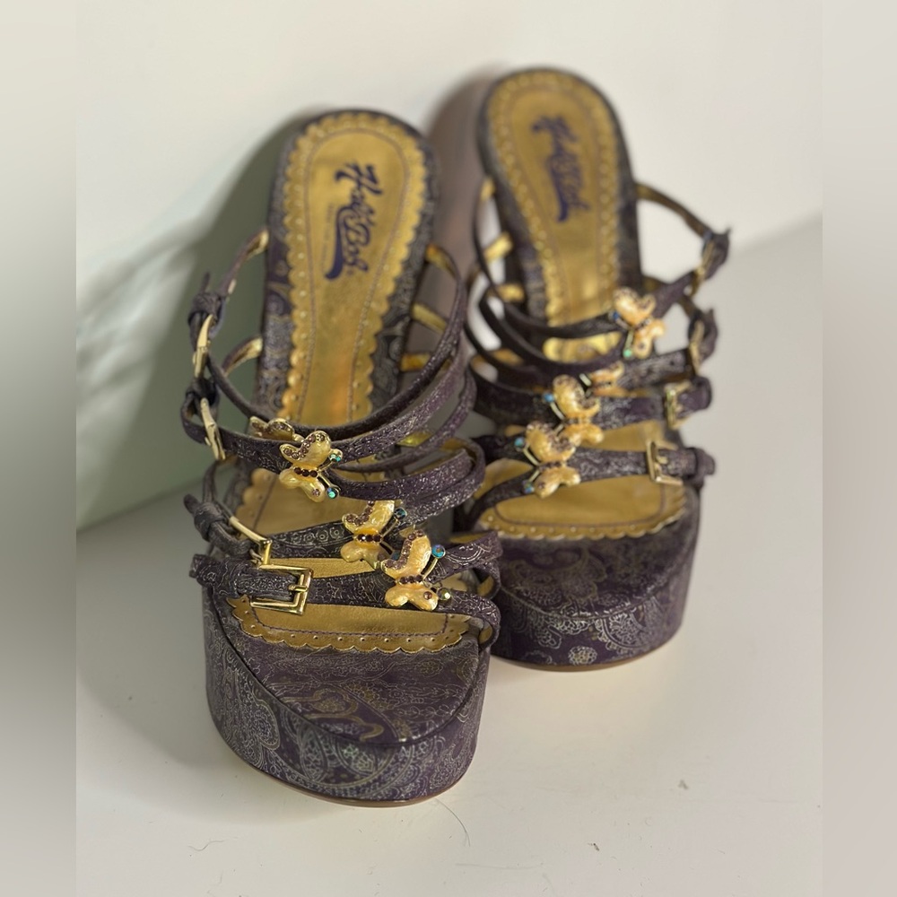 Hale Bob - gorgeous, purple and gold, detailed strappy wedge